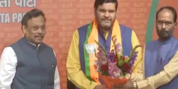 काँग्रेसला आणखी एक धक्का, पक्षाला सोडचिठ्ठी दिल्यानंतर गौरव वल्लभ यांचा भाजपात प्रवेश