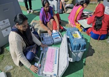 मुंबईतील ३६ मतदान केंद्रांची जबाबदारी महिलांवर; निवडणूक आयोगाचे आदेश