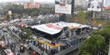 घाटकोपरमध्ये अनधिकृत होर्डिंग्ज कोसळल्याची घटना: १४ जणांचा मृत्यू,७४ जण जखमी; मुख्यमंत्र्यांकडून चौकशीचे निर्देश