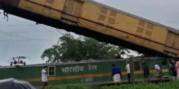 पश्चिम बंगालमध्ये मालगाडीची कंचनजंगा एक्सप्रेसला धडक ; १५ जणांचा मृत्यू, ६० जखमी;