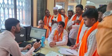 शेतकरी व शिवसैनिकांचा बँक शाखाधिकारी यांना घेराव   ◼️मा.आमदार भाऊसाहेब तात्या पा.चिकटगांवकर यांचा पुढाकार