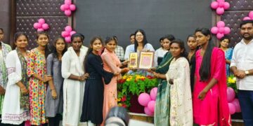 मुलींच्‍या सक्षमीकरणासाठी पुढाकार घ्‍यावा- मुख्‍य कार्यकारी अधिकारी मीनल करनवाल