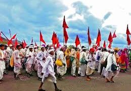 विठुरायाच्या भेटीसाठी निघालेला वारकऱ्यांच्या टेम्पो कात्रज-कोंढवा रस्त्यावर पलटी.