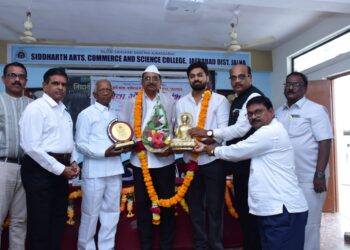 नियत वयोमानानुसार प्रा. डॉ.एस.डी.एरंडे यांचा सेवा गौरव सोहळा संपन्न