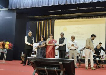 महाराष्ट्र शासनाच्या वतीने सिद्धार्थ महाविद्यालय उत्कृष्ट ग्रीन क्लब पुरस्काराने सन्मानित.