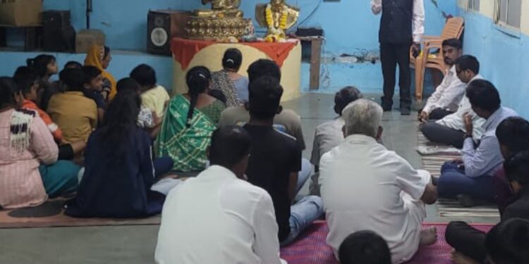 लोकशाही हा भारताचे संविधानाचा प्राणवायू आहे.– बी. बी. मेश्राम