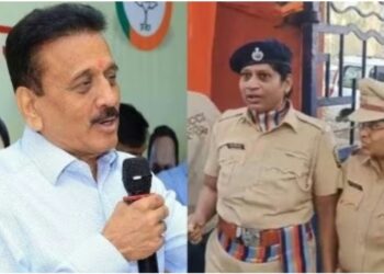 मंत्री गिरीश महाजन यांच्याविरोधात लेखी तक्रार दाखल.