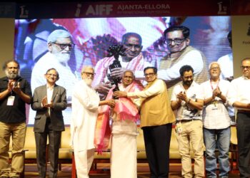 भावनांसह निर्माण होणारे संगीत हृदयापर्यंत पोहचते.