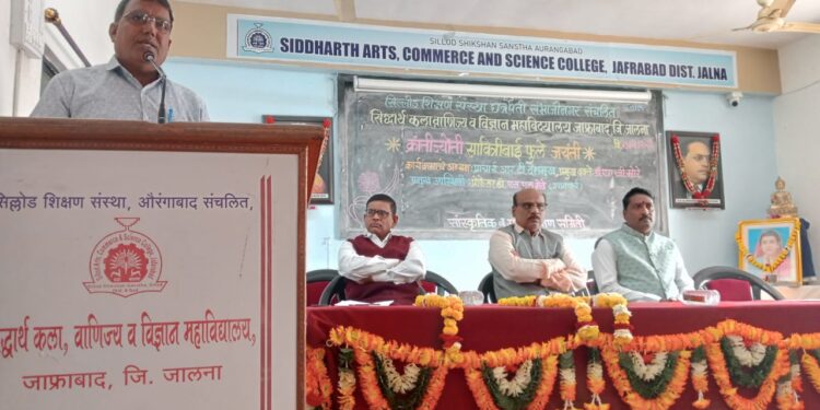 सिद्धार्थ महाविद्यालयात क्रांतीज्योती सावित्रीबाई फुले जयंती साजरी