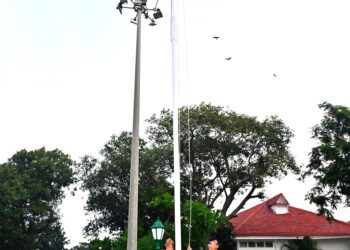 प्रजासत्ताक दिनानिमित्त  महाराष्ट्र लोकभवन येथे राष्ट्रध्वज वंदन