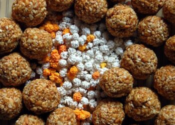 हळदी कुंकू व तिळगुळ घ्या गोड बोला कार्यक्रमासाठी विधवा बहिणींनी पुढाकार घ्यावा.