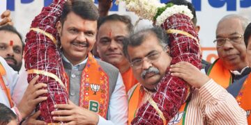 मुख्यमंत्री देवेंद्र फडणवीस आणि भाजप प्रदेशाध्यक्ष रविंद्र चव्हाण हे महानगर पालिका निवडणुकीतील भाजपच्या ऐतिहासिक विजयाचे धुरंधर शिल्पकार