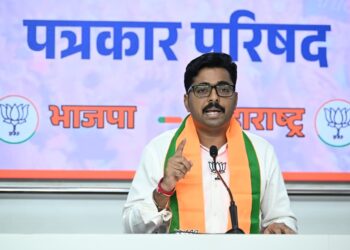 बाळासाहेब ठाकरेंनी टीका केलेल्या सोनिया गांधी राऊतांना वंदनीय झाल्या का ?