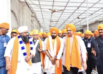 तखत सचखंड श्री हजूर अबलचल नगर साहिबजी गुरुद्वाराचे मुख्यमंत्री देवेंद्र फडणवीस यांनी घेतले दर्शन