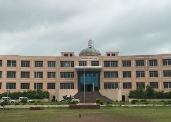 सर्वोत्कृष्ट पहिल्या पाच जिल्हाधिकारी कार्यालयांमध्ये लातूरच्या जिल्हाधिकारी कार्यालयाचा समावेश