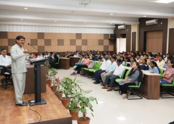 संविधानाची प्रतिष्ठा जपण्याची जबाबदारी भारतीय लोकांची