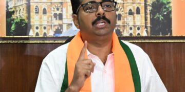 पंतप्रधानांबाबतचे काँग्रेस खासदारांचे वर्तन संसदेच्या परंपरेला काळीमा फासणारे