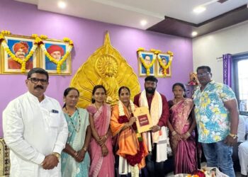 महापौर श्रीमती वंदनाताई अरुणराव मगरे यांचा तांदुळवाडी खुर्द येथे चित्तेकर परीवार व गावकरी यांच्या वतिने सत्कार करण्यात आला,