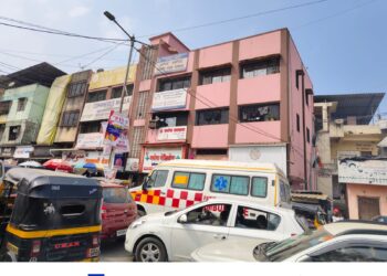 शहापूरात वाहतूक कोंडीत अडकतात रुग्णवाहिका पोलीस यंत्रणेचे दुर्लक्ष अवजड वाहनांना प्रवेश बंदी कधी होणार !