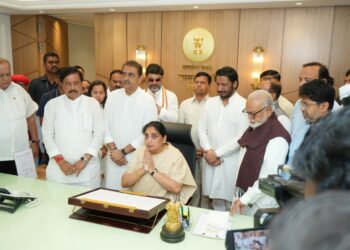 सुनेत्रा पवार यांनी स्विकारला पहिल्या महिला उपमुख्यमंत्री पदाचा कार्यभार