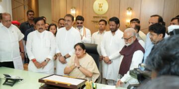 सुनेत्रा पवार यांनी स्विकारला पहिल्या महिला उपमुख्यमंत्री पदाचा कार्यभार