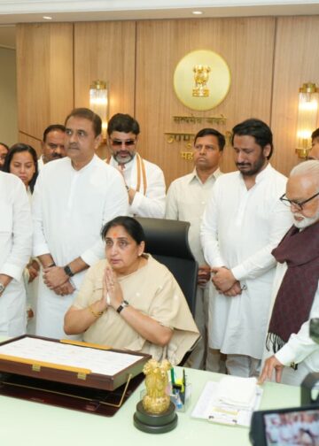 सुनेत्रा पवार यांनी स्विकारला पहिल्या महिला उपमुख्यमंत्री पदाचा कार्यभार