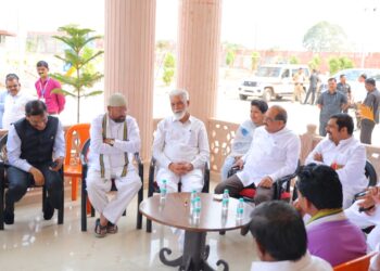 माजी मंत्री आ.सत्तारांची मान्यवरांनी घेतली सांत्वन पर भेट