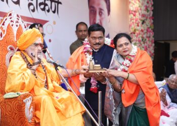 अखंड धर्मज्योतीचे तेज : शिवाचार्य ते जगद्गुरूंचा वैराग्यमय प्रवास