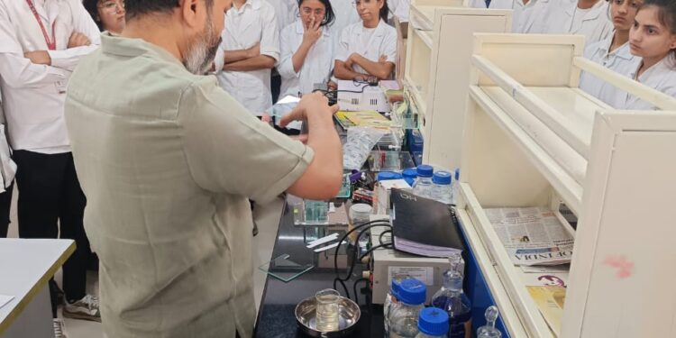 एमजीएममध्ये बायोकेमिकल टेक्निक्स विषयावर कार्यशाळा संपन्न