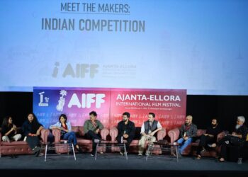 चित्रपटातून आपल्या सभोतालचे जग उभे करता येते.