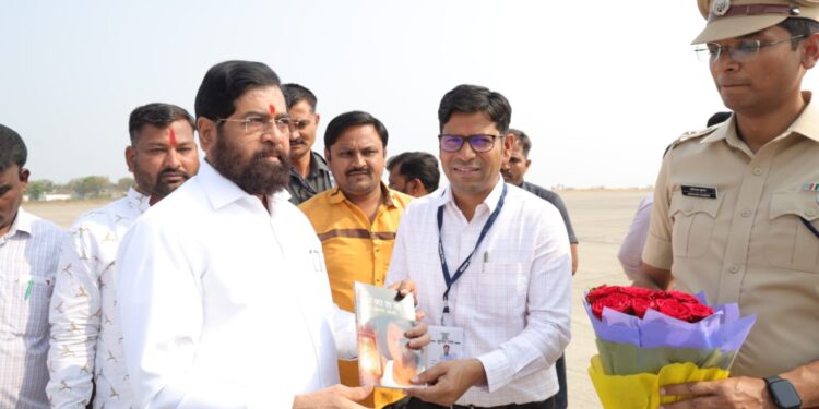 उपमुख्यमंत्री एकनाथ शिंदे यांचे  नांदेड विमानतळावर आगमन व पोहरादेवी वाशिमकडे प्रस्थान