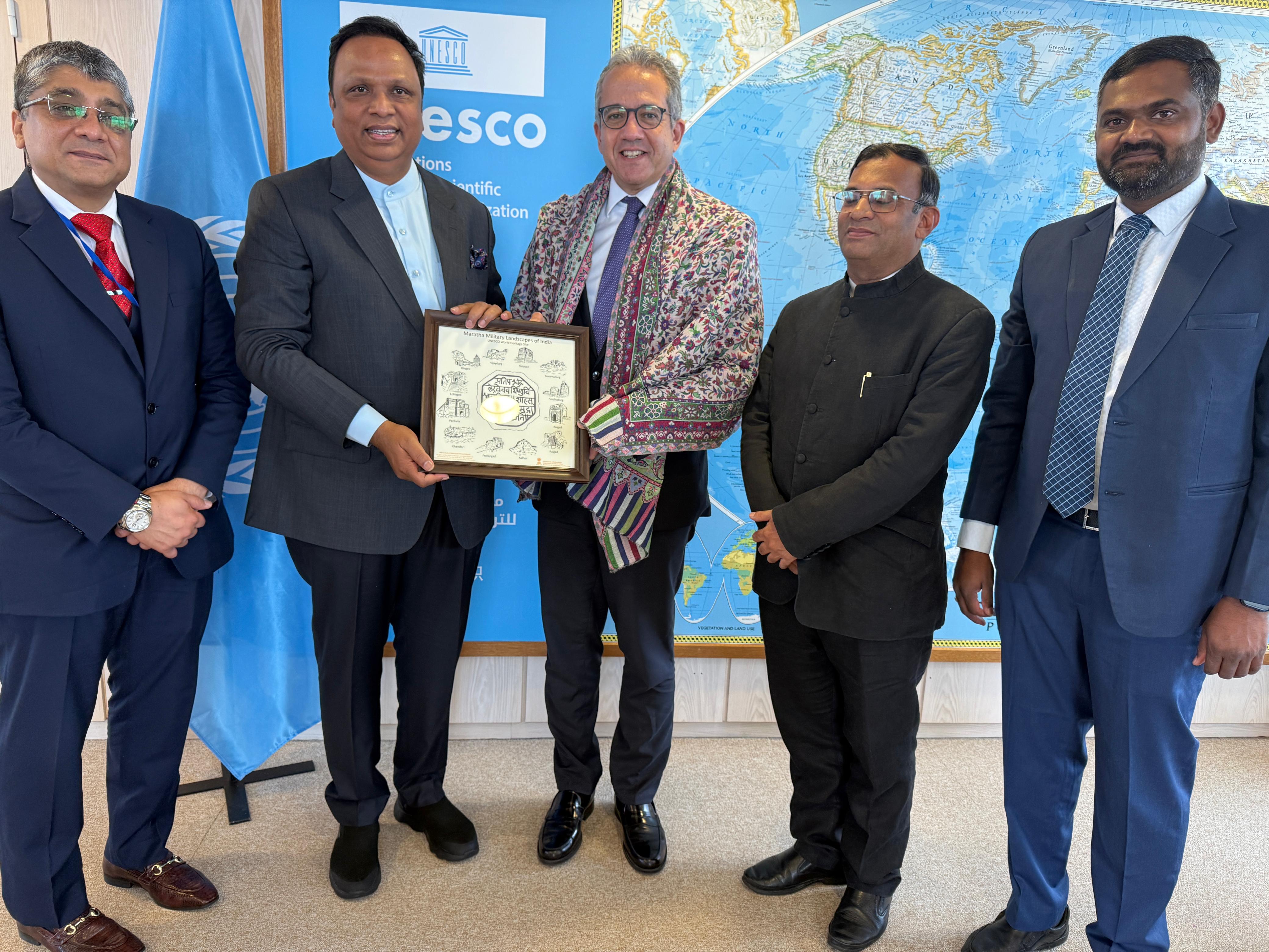 छत्रपती शिवाजी महाराज यांच्या 12 किल्ल्यांचे जागतिक वारसा प्रमाणपत्र यूनेस्कोकडून मंत्री ॲड. आशिष शेलार यांनी स्वीकारले
