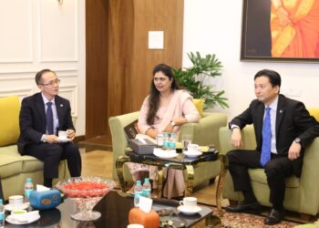 जपानच्या सागा प्रांताच्या गव्हर्नरच्या शिष्टमंडळाने घेतली पर्यावरण मंत्री पंकजा मुंडे यांची भेट