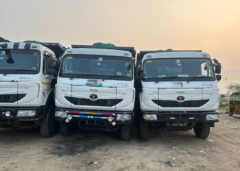 बिलोली येथे चार विनानंबर हायवा पकडून कारवाई