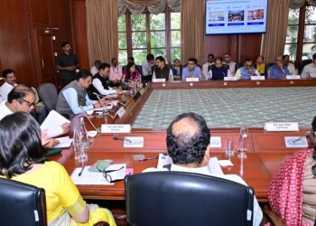 राज्यातील प्रशासकीय सुधारणांचा लाभ थेट सर्वसामान्य जनतेपर्यंत पोहोचवावा..