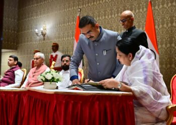 राज्यपाल आचार्य देवव्रत ने सुनेत्रा पवार को उपमुख्यमंत्री पद की शपथ दिलाई