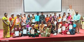 शेतकऱ्यांनी पारंपरिक शेतीसोबत आधुनिक तंत्रज्ञानाचा वापर करावा