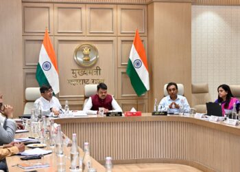 हरित महाराष्ट्रसाठी ३०० कोटी वृक्ष लागवड मिशन राबवा